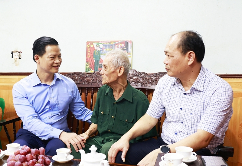 Lãnh đạo tỉnh Bắc Ninh thăm và tặng quà Mẹ Việt Nam Anh hùng, thương binh, gia đình chính sách- Ảnh 1.