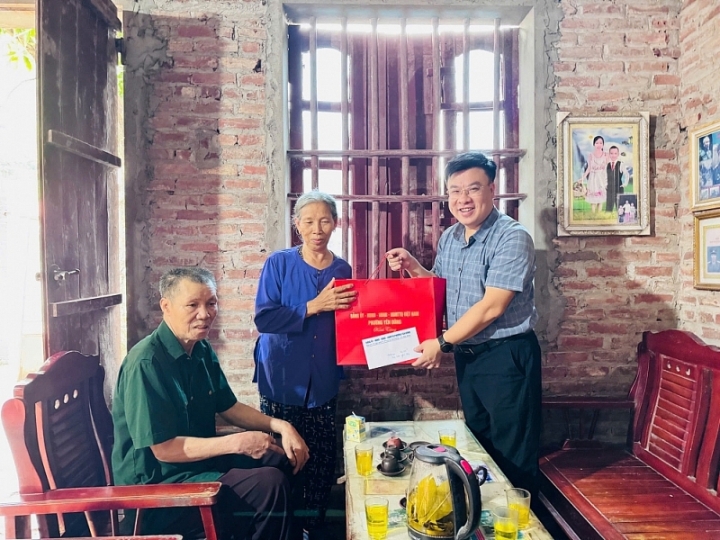 Lãnh đạo tỉnh Bắc Ninh thăm và tặng quà Mẹ Việt Nam Anh hùng, thương binh, gia đình chính sách- Ảnh 4.