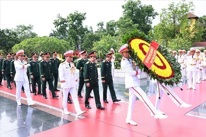 Lãnh đạo Đảng, Nhà nước tưởng niệm các Anh hùng liệt sỹ, viếng Chủ tịch Hồ Chí Minh- Ảnh 13. Lãnh đạo Đảng, Nhà nước tưởng niệm các Anh hùng liệt sỹ, viếng Chủ tịch Hồ Chí Minh- Ảnh 13.