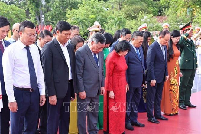Lãnh đạo Đảng, Nhà nước tưởng niệm các Anh hùng liệt sỹ, viếng Chủ tịch Hồ Chí Minh- Ảnh 15. Lãnh đạo Đảng, Nhà nước tưởng niệm các Anh hùng liệt sỹ, viếng Chủ tịch Hồ Chí Minh- Ảnh 15.