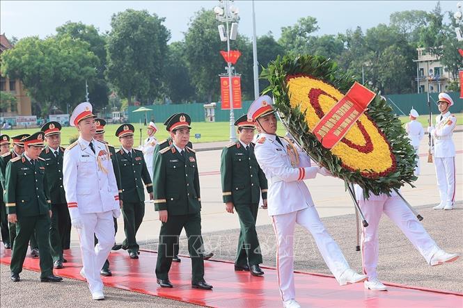 Lãnh đạo Đảng, Nhà nước tưởng niệm các Anh hùng liệt sỹ, viếng Chủ tịch Hồ Chí Minh- Ảnh 4. Lãnh đạo Đảng, Nhà nước tưởng niệm các Anh hùng liệt sỹ, viếng Chủ tịch Hồ Chí Minh- Ảnh 4.
