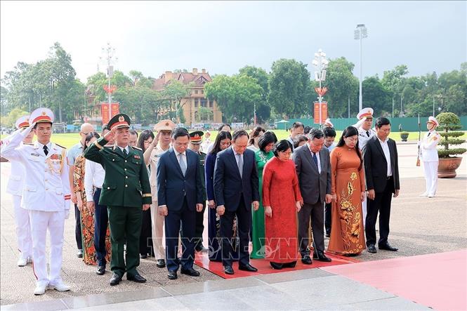 Lãnh đạo Đảng, Nhà nước tưởng niệm các Anh hùng liệt sỹ, viếng Chủ tịch Hồ Chí Minh- Ảnh 8. Lãnh đạo Đảng, Nhà nước tưởng niệm các Anh hùng liệt sỹ, viếng Chủ tịch Hồ Chí Minh- Ảnh 8.