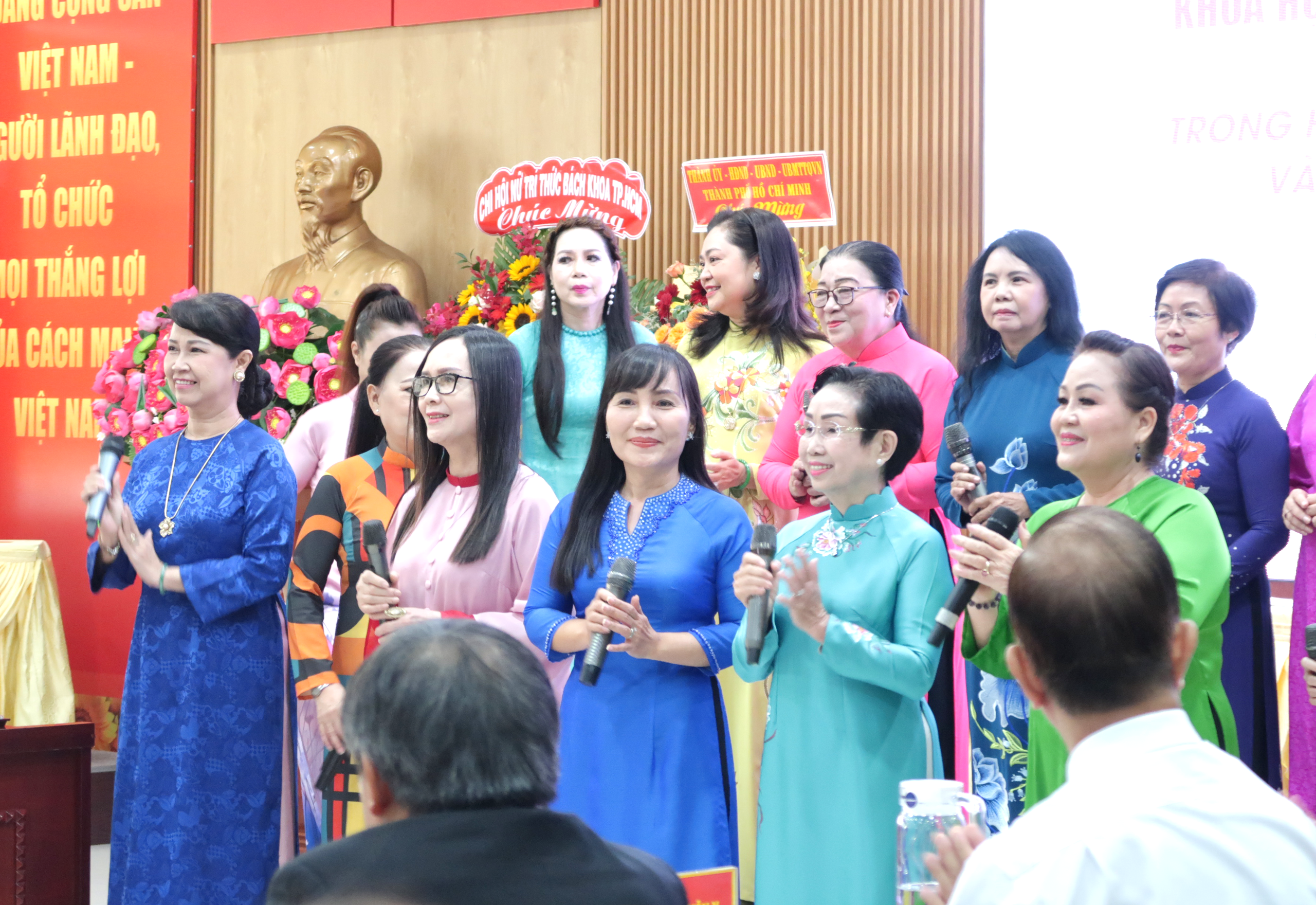 Istnieją nadal bariery uniemożliwiające intelektualistkom udział w rozwoju nauki i techniki - zdjęcie 3. Những rào cản còn kìm hãm nữ trí thức tham gia phát triển khoa học - công nghệ - Ảnh 3.