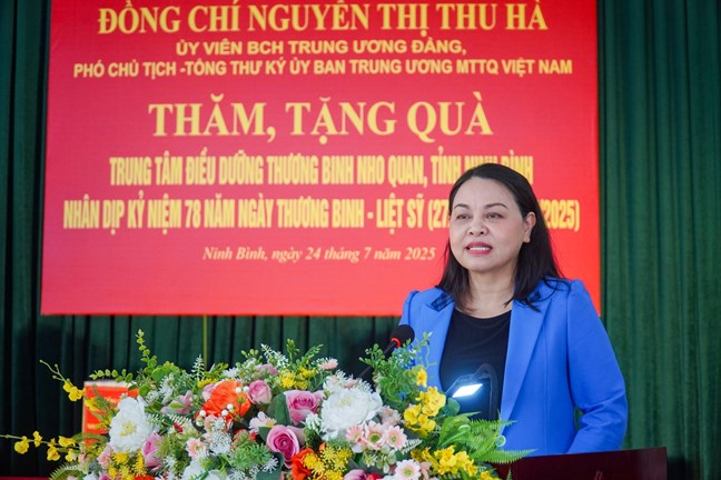 Phó Chủ tịch - Tổng Thư ký UBTƯ MTTQ Việt Nam Nguyễn Thị Thu Hà thăm, tặng quà người có công tại Ninh Bình- Ảnh 3. Phó Chủ tịch - Tổng Thư ký UBTƯ MTTQ Việt Nam Nguyễn Thị Thu Hà thăm, tặng quà người có công tại Ninh Bình- Ảnh 3.