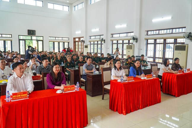 Phó Chủ tịch - Tổng Thư ký UBTƯ MTTQ Việt Nam Nguyễn Thị Thu Hà thăm, tặng quà người có công tại Ninh Bình- Ảnh 2. Phó Chủ tịch - Tổng Thư ký UBTƯ MTTQ Việt Nam Nguyễn Thị Thu Hà thăm, tặng quà người có công tại Ninh Bình- Ảnh 2.