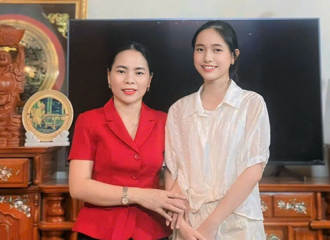 এনঘে আন উপকূলীয় অঞ্চলের মহিলা ছাত্রী এবং জাতীয় রানার-আপ অবস্থানে পৌঁছানোর তার যাত্রা - ছবি ২। Nữ sinh vùng biển Nghệ An và hành trình chạm đến ngôi vị Á khoa toàn quốc- Ảnh 2.