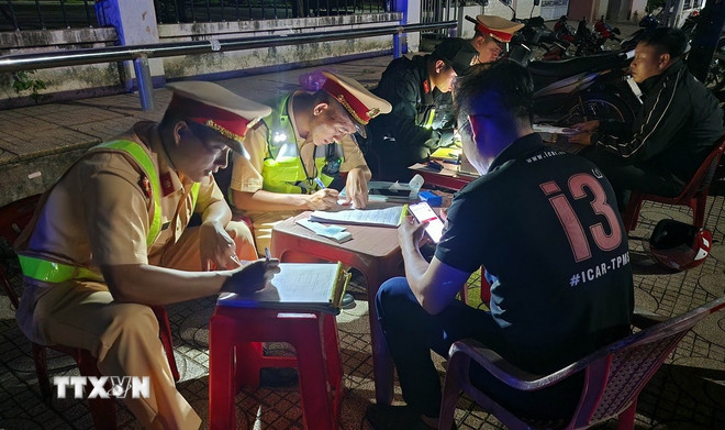 TPHCM, Đồng Nai mở cao điểm xử lý vi phạm an toàn giao thông- Ảnh 2. TPHCM, Đồng Nai mở cao điểm xử lý vi phạm an toàn giao thông- Ảnh 2.