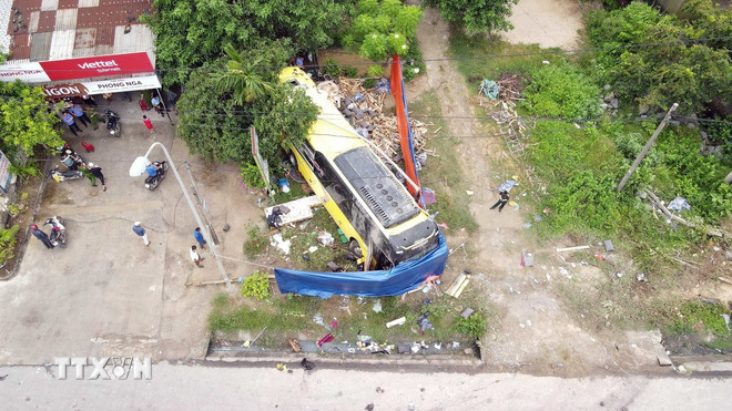 Vụ lật xe khách tại Hà Tĩnh: Khẩn trương hội chẩn, điều trị cho các nạn nhân- Ảnh 2. Vụ lật xe khách tại Hà Tĩnh: Khẩn trương hội chẩn, điều trị cho các nạn nhân- Ảnh 2.
