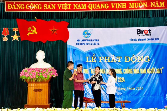 Hội LHPN Hà Tĩnh hưởng ứng Ngày Toàn dân phòng, chống mua bán người- Ảnh 1. Hội LHPN Hà Tĩnh hưởng ứng Ngày Toàn dân phòng, chống mua bán người- Ảnh 1.