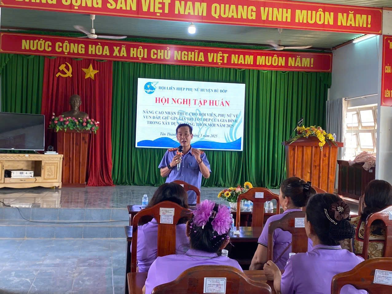 Vun đắp, giữ gìn giá trị tốt đẹp của gia đình trong thực hiện xây dựng nông thôn mới- Ảnh 1.
