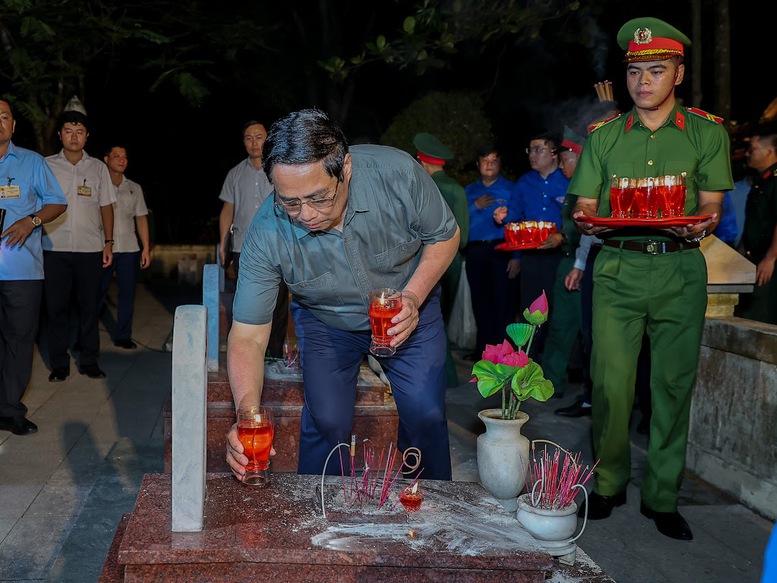 Thủ tướng: Các Anh hùng liệt sĩ đã làm rạng rỡ non sông, đất nước ta- Ảnh 9.