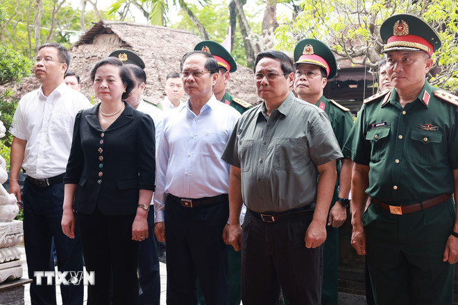 Thủ tướng tri ân các lãnh đạo tiền bối và người có công tại Quảng Trị, Huế- Ảnh 3.