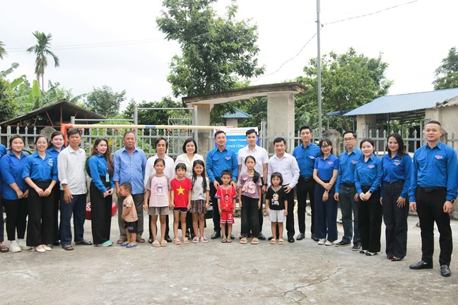 Đoàn Thanh niên Mặt trận Tổ quốc, các đoàn thể Trung ương hành trình về nguồn- Ảnh 6. Đoàn Thanh niên Mặt trận Tổ quốc, các đoàn thể Trung ương hành trình về nguồn- Ảnh 6.