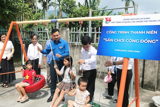 Đoàn Thanh niên Mặt trận Tổ quốc, các đoàn thể Trung ương hành trình về nguồn- Ảnh 7. Đoàn Thanh niên Mặt trận Tổ quốc, các đoàn thể Trung ương hành trình về nguồn- Ảnh 7.