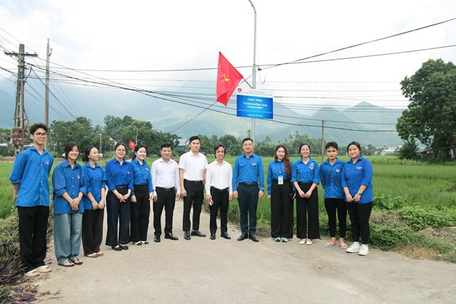 Đoàn Thanh niên Mặt trận Tổ quốc, các đoàn thể Trung ương hành trình về nguồn- Ảnh 8. Đoàn Thanh niên Mặt trận Tổ quốc, các đoàn thể Trung ương hành trình về nguồn- Ảnh 8.