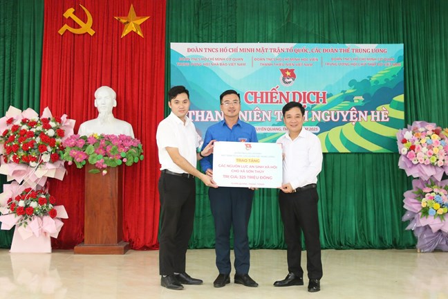 Đoàn Thanh niên Mặt trận Tổ quốc, các đoàn thể Trung ương hành trình về nguồn- Ảnh 4. Đoàn Thanh niên Mặt trận Tổ quốc, các đoàn thể Trung ương hành trình về nguồn- Ảnh 4.