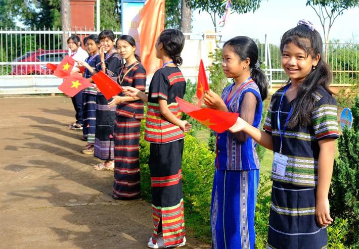 Học sinh dân tộc thiểu số được tiếp xúc nhiều hơn với công nghệ và AI trước khi vào đại học- Ảnh 1.