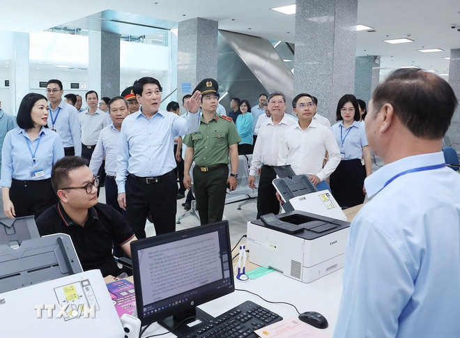 Chủ tịch nước: Quảng Ninh cần kịp thời tháo gỡ vướng mắc khi vận hành bộ máy mới- Ảnh 3. Chủ tịch nước: Quảng Ninh cần kịp thời tháo gỡ vướng mắc khi vận hành bộ máy mới- Ảnh 3.
