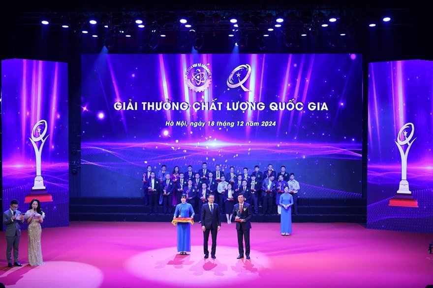 Agribank là đại diện ngân hàng duy nhất nhận Giải thưởng Chất lượng Quốc gia năm 2022 và 2023- Ảnh 1. Agribank là đại diện ngân hàng duy nhất nhận Giải thưởng Chất lượng Quốc gia năm 2022 và 2023- Ảnh 1.