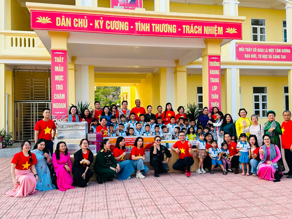 Doanh nhân Nguyễn Thị Ngân: Người kết nối cộng đồng doanh nghiệp đến tấm lòng từ thiện nơi đảo xa- Ảnh 4. Doanh nhân Nguyễn Thị Ngân: Người kết nối cộng đồng doanh nghiệp đến tấm lòng từ thiện nơi đảo xa- Ảnh 4.