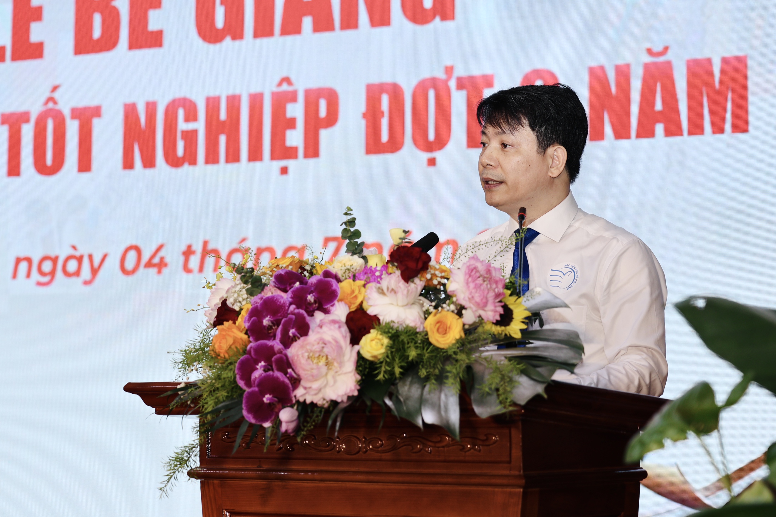 A Academia Feminina do Vietnã concedeu certificados de formatura para a segunda turma em 2025 a mais de 500 alunas - Foto 3. Học viện Phụ nữ Việt Nam trao bằng tốt nghiệp đợt 2 năm 2025 cho hơn 500 học viên, sinh viên- Ảnh 3.
