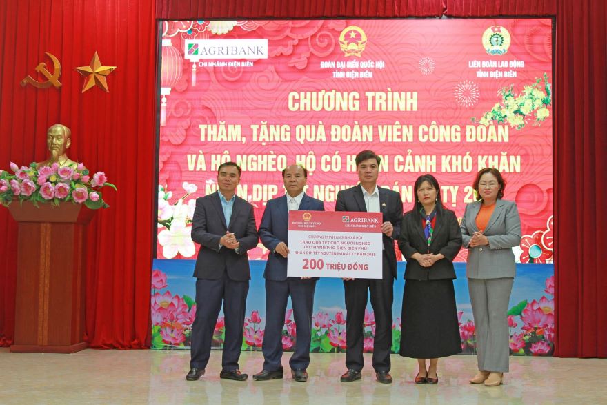 Agribank dành hơn 100 tỷ đồng chung tay vì người nghèo, đối tượng chính sách nhân dịp Xuân Ất Tỵ năm 2025- Ảnh 2. Agribank dành hơn 100 tỷ đồng chung tay vì người nghèo, đối tượng chính sách nhân dịp Xuân Ất Tỵ năm 2025- Ảnh 2.