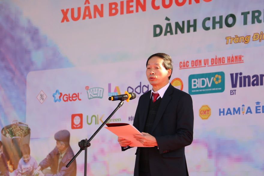 Agribank trao quà cho học sinh nghèo trong Chương trình “Xuân biên cương - Tết ấm cho em - Hội chợ Tết 0 đồng” tại Lạng Sơn- Ảnh 2. Agribank trao quà cho học sinh nghèo trong Chương trình “Xuân biên cương - Tết ấm cho em - Hội chợ Tết 0 đồng” tại Lạng Sơn- Ảnh 2.