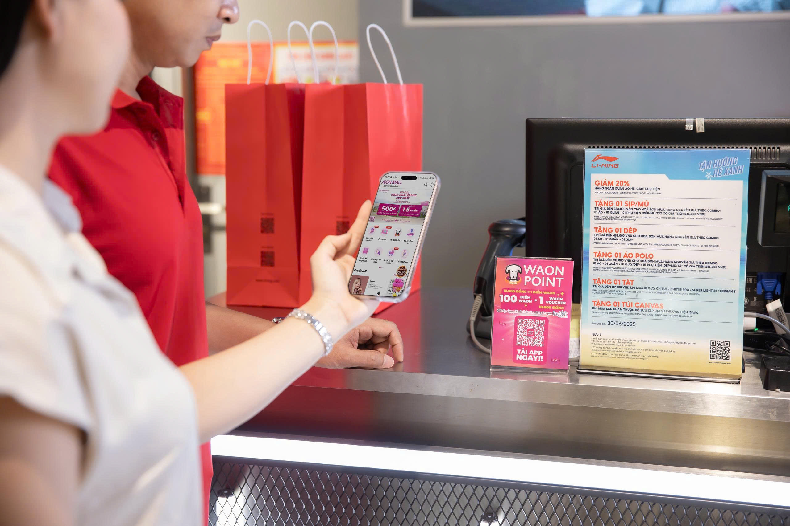 Skupina AEON spouští členský program „WAON POINT“: Pohodlnější nakupování, denní propagační akce - Foto 3. Tập đoàn AEON ra mắt Chương Trình Điểm Thành Viên “WAON POINT”: Mua sắm thêm tiện lợi, nhận ưu đãi mỗi ngày- Ảnh 3.