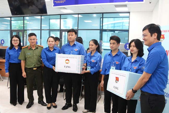 Phát huy tính xung kích của thanh niên trong hỗ trợ vận hành chính quyền địa phương 2 cấp- Ảnh 6. Phát huy tính xung kích của thanh niên trong hỗ trợ vận hành chính quyền địa phương 2 cấp- Ảnh 6.