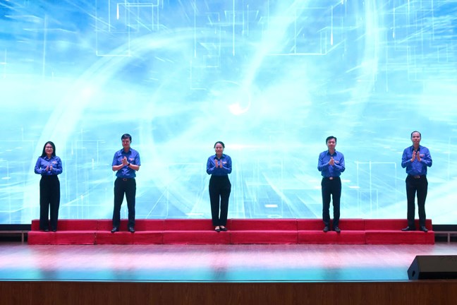 Phát huy tính xung kích của thanh niên trong hỗ trợ vận hành chính quyền địa phương 2 cấp- Ảnh 1. Phát huy tính xung kích của thanh niên trong hỗ trợ vận hành chính quyền địa phương 2 cấp- Ảnh 1.