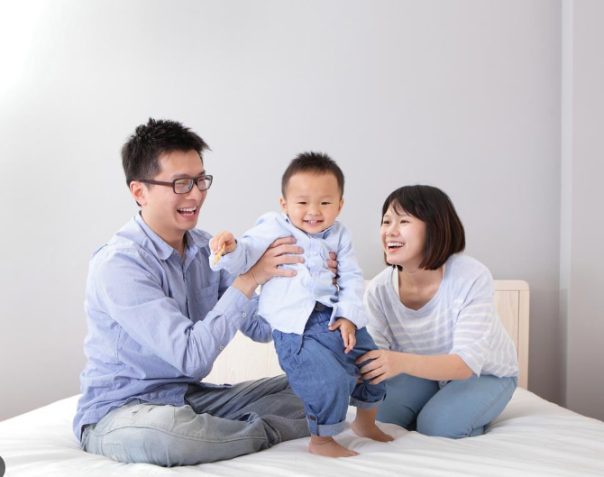 Giao tiếp bằng tình yêu thương với con trẻ - Ảnh 1. Giao tiếp bằng tình yêu thương với con trẻ - Ảnh 1.