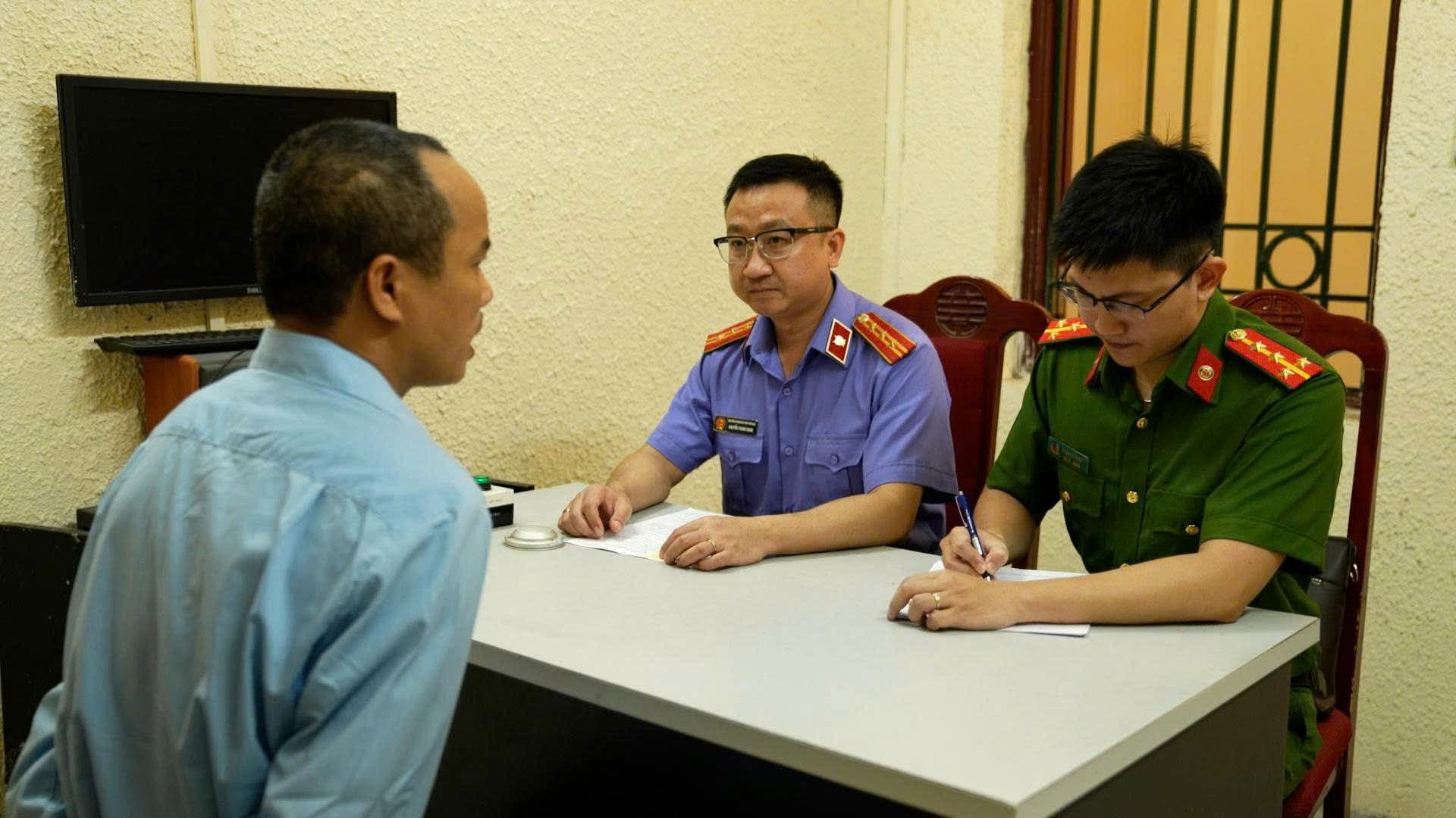 Tạm giữ hình sự 4 đối tượng tuồn hàng tấn thịt lợn dịch bệnh ra thị trường tại Hà Nội- Ảnh 1. Tạm giữ hình sự 4 đối tượng tuồn hàng tấn thịt lợn dịch bệnh ra thị trường tại Hà Nội- Ảnh 1.