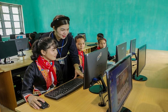 Tăng cường ứng dụng công nghệ thông tin cho phụ nữ dân tộc thiểu số là nhiệm vụ cấp bách- Ảnh 2. Tăng cường ứng dụng công nghệ thông tin cho phụ nữ dân tộc thiểu số là nhiệm vụ cấp bách- Ảnh 2.