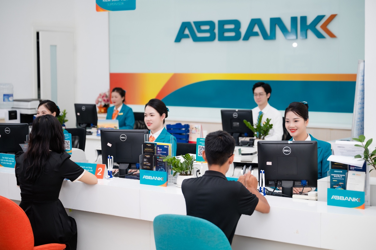 Quý II/2025: ABBANK hoàn thành hơn 90% kế hoạch lợi nhuận năm, các hoạt động kinh doanh cốt lõi bứt phá mạnh mẽ- Ảnh 1. Quý II/2025: ABBANK hoàn thành hơn 90% kế hoạch lợi nhuận năm, các hoạt động kinh doanh cốt lõi bứt phá mạnh mẽ- Ảnh 1.