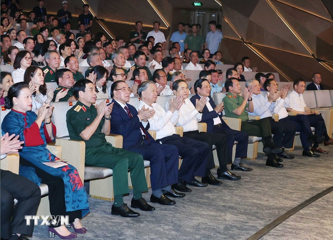 Tổng Bí thư dự gặp mặt đại biểu Bộ Quốc phòng, Bộ Công an và Bộ Ngoại giao- Ảnh 5. Tổng Bí thư dự gặp mặt đại biểu Bộ Quốc phòng, Bộ Công an và Bộ Ngoại giao- Ảnh 5.