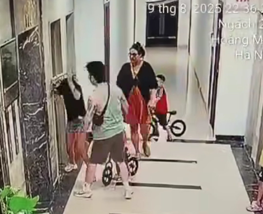 Vụ người đàn ông đánh cô gái ở chung cư: Hai bên gia đình có mâu thuẫn từ trước- Ảnh 1. Vụ người đàn ông đánh cô gái ở chung cư: Hai bên gia đình có mâu thuẫn từ trước- Ảnh 1.