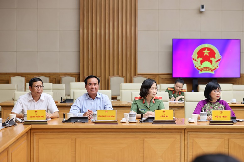 Khẩn trương hoàn thiện, trình Bộ Chính trị 2 nghị quyết đột phá về giáo dục - đào tạo và chăm sóc sức khỏe nhân dân- Ảnh 5. Khẩn trương hoàn thiện, trình Bộ Chính trị 2 nghị quyết đột phá về giáo dục - đào tạo và chăm sóc sức khỏe nhân dân- Ảnh 5.
