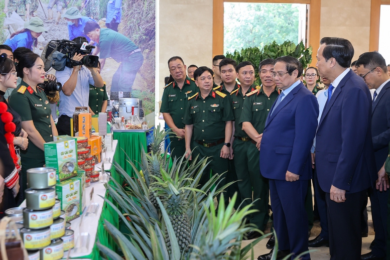 Thủ tướng: Có chính sách ưu tiên, nguồn lực ưu tiên, tín dụng ưu tiên với vùng đồng bào dân tộc thiểu số và miền núi- Ảnh 11. Thủ tướng: Có chính sách ưu tiên, nguồn lực ưu tiên, tín dụng ưu tiên với vùng đồng bào dân tộc thiểu số và miền núi- Ảnh 11.