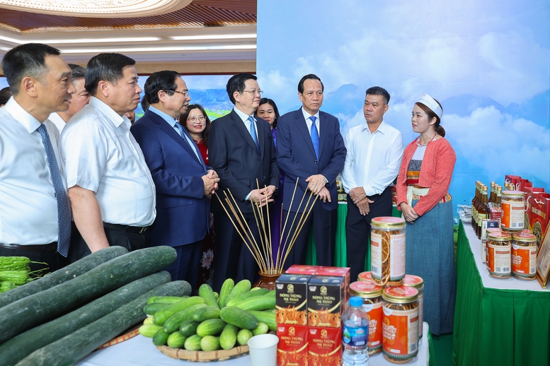 Thủ tướng: Có chính sách ưu tiên, nguồn lực ưu tiên, tín dụng ưu tiên với vùng đồng bào dân tộc thiểu số và miền núi- Ảnh 12. Thủ tướng: Có chính sách ưu tiên, nguồn lực ưu tiên, tín dụng ưu tiên với vùng đồng bào dân tộc thiểu số và miền núi- Ảnh 12.