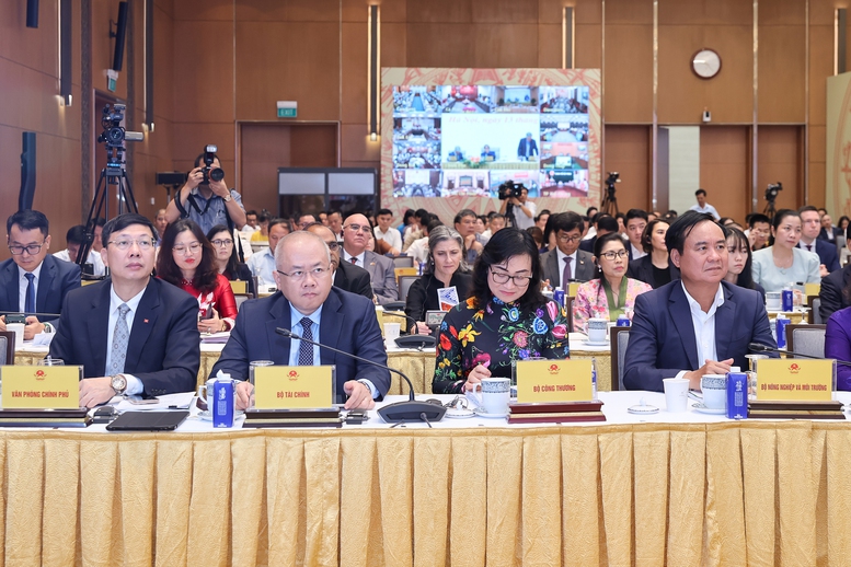 Thủ tướng: Có chính sách ưu tiên, nguồn lực ưu tiên, tín dụng ưu tiên với vùng đồng bào dân tộc thiểu số và miền núi- Ảnh 6. Thủ tướng: Có chính sách ưu tiên, nguồn lực ưu tiên, tín dụng ưu tiên với vùng đồng bào dân tộc thiểu số và miền núi- Ảnh 6.