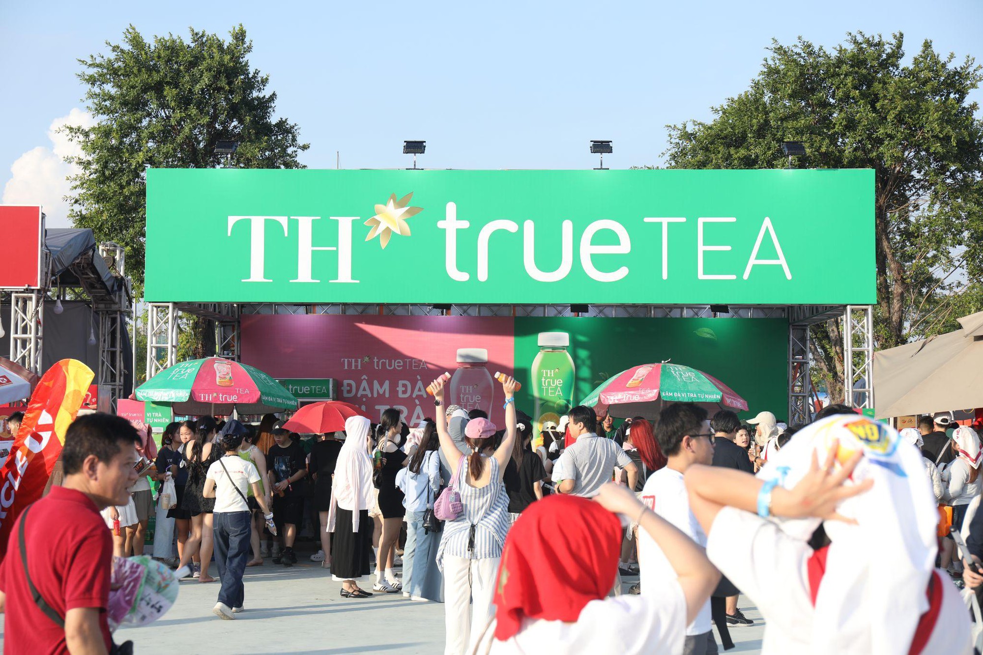 TH true TEA cùng 50.000 khán giả hòa mình vào đại nhạc hội quốc gia V Concert & V Fest- Ảnh 1. TH true TEA cùng 50.000 khán giả hòa mình vào đại nhạc hội quốc gia V Concert & V Fest- Ảnh 1.