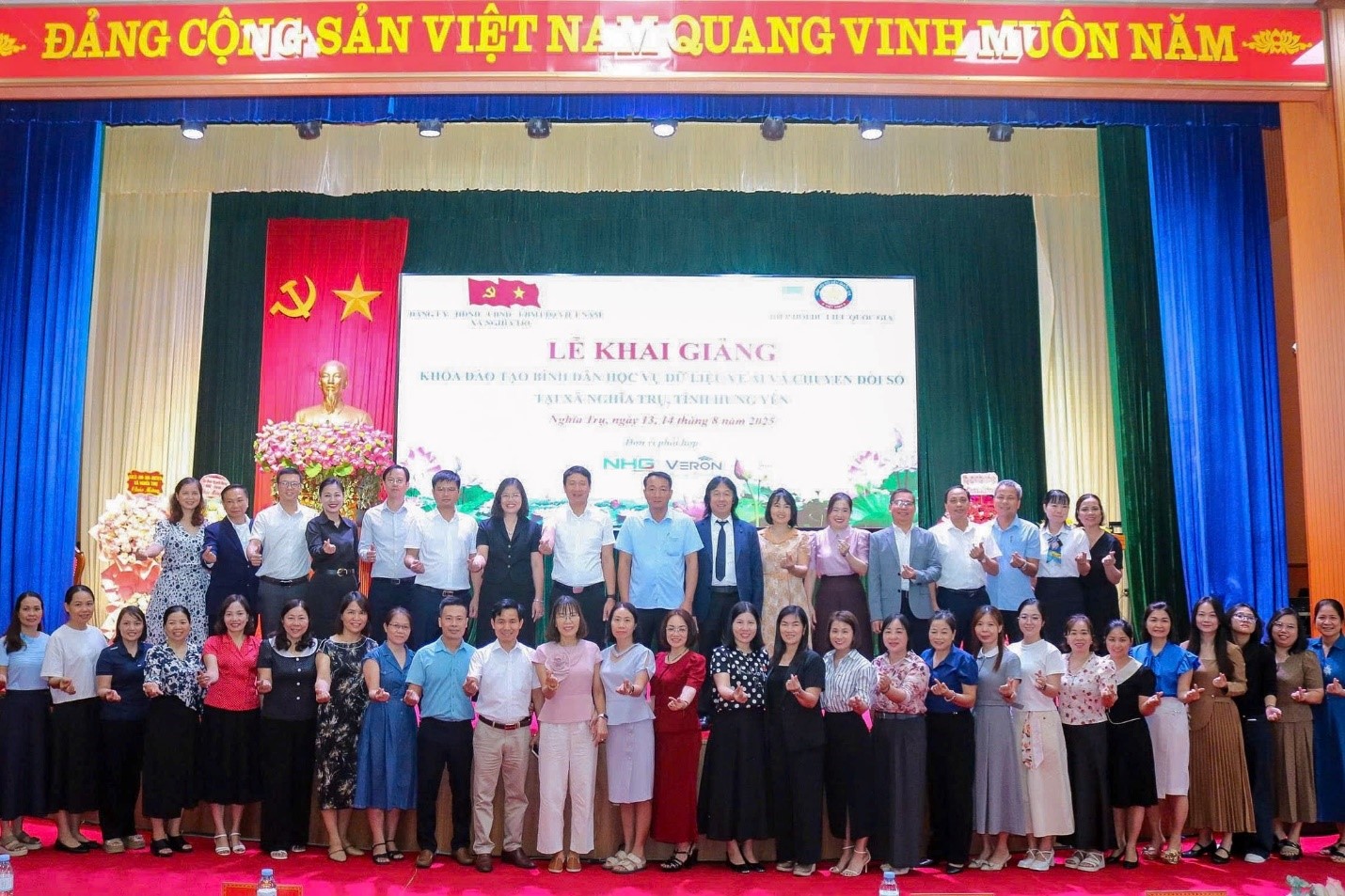 Kumpulan Nguyen Hoang mengambil bahagian dalam gerakan  Tập đoàn Nguyễn Hoàng tham gia phong trào