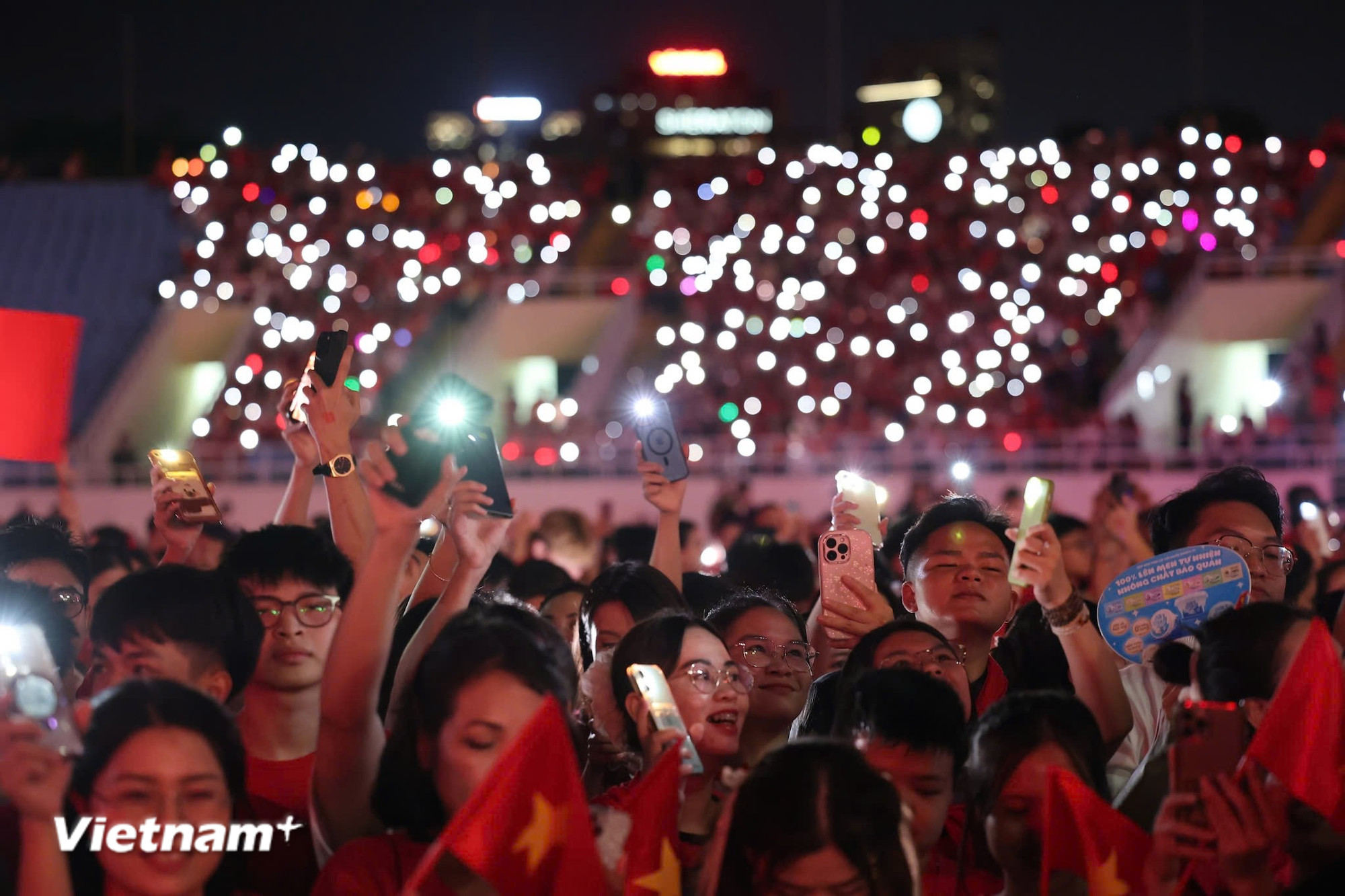 Sức hút từ các concert quốc gia: Khi âm nhạc kết nối tình yêu đất nước- Ảnh 4. Sức hút từ các concert quốc gia: Khi âm nhạc kết nối tình yêu đất nước- Ảnh 4.