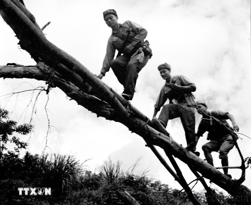 "80 năm - Vinh quang Công an nhân dân Việt Nam"- Ảnh 2.