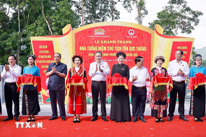 Chủ tịch Quốc hội tri ân các bậc tiền bối cách mạng tại Tuyên Quang- Ảnh 1.