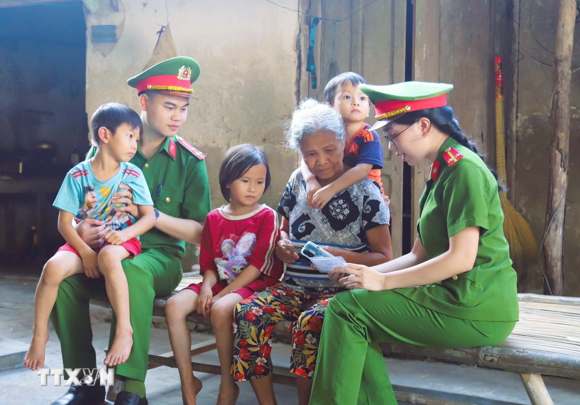 "80 năm - Vinh quang Công an nhân dân Việt Nam"- Ảnh 4.