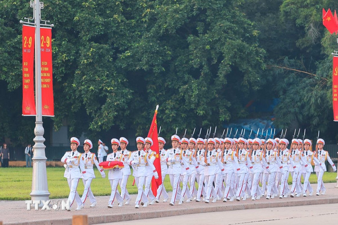 Lễ Thượng cờ trên Quảng trường Ba Đình: Linh thiêng và tự hào- Ảnh 1.
