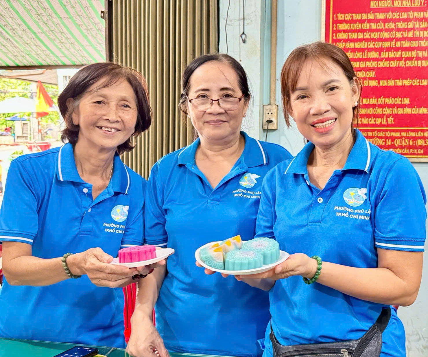 Ay keki yapımının tarifi kadınlara iş kapısı açıyor - Fotoğraf 1. Hướng dẫn làm bánh Trung thu mở hướng khởi nghiệp cho phụ nữ- Ảnh 1.
