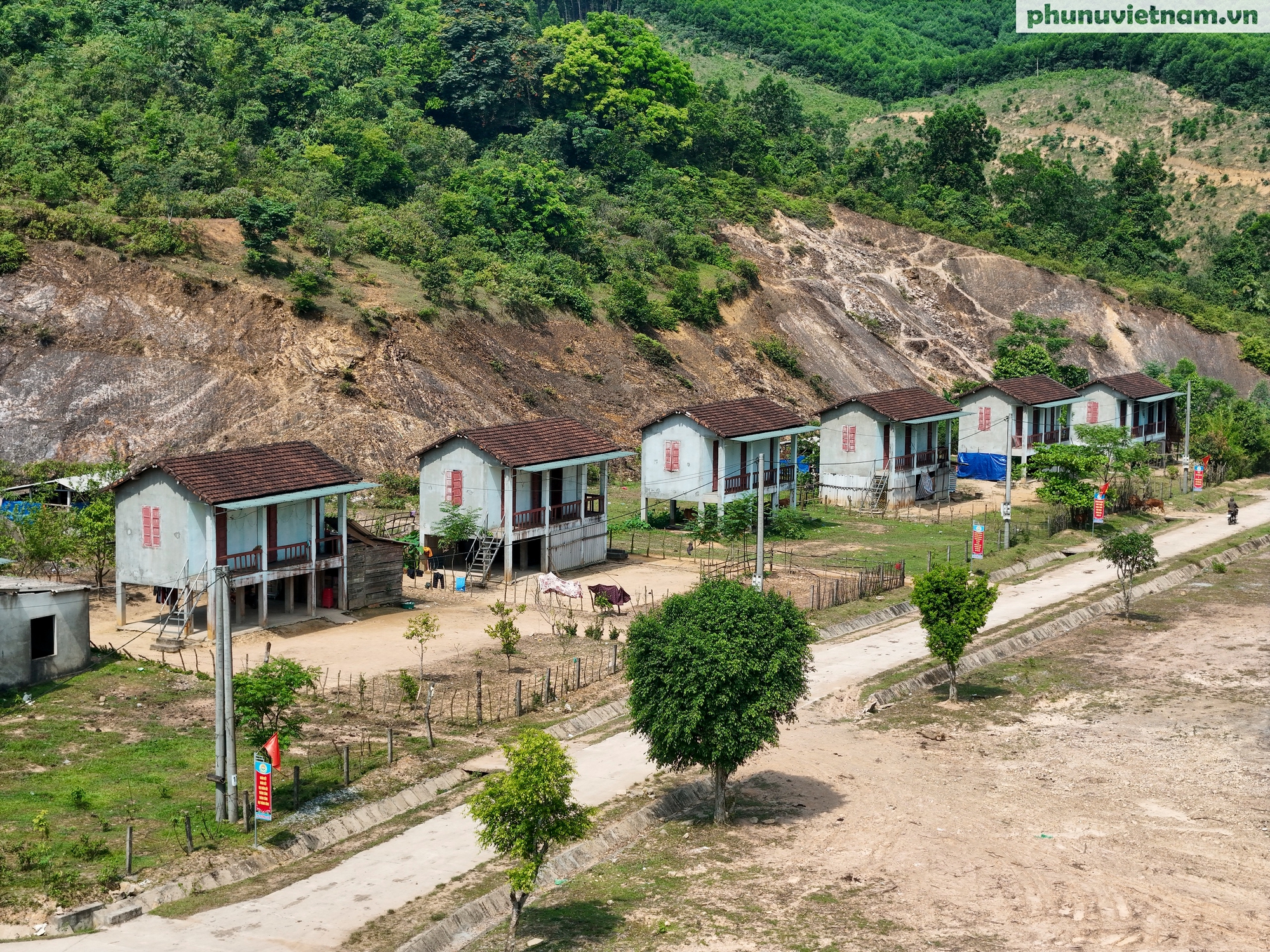 Bản tái định cư của đồng bào người Chứt đẹp như tranh vẽ ven sông Ngàn Sâu- Ảnh 3. Bản tái định cư của đồng bào người Chứt đẹp như tranh vẽ ven sông Ngàn Sâu- Ảnh 3.