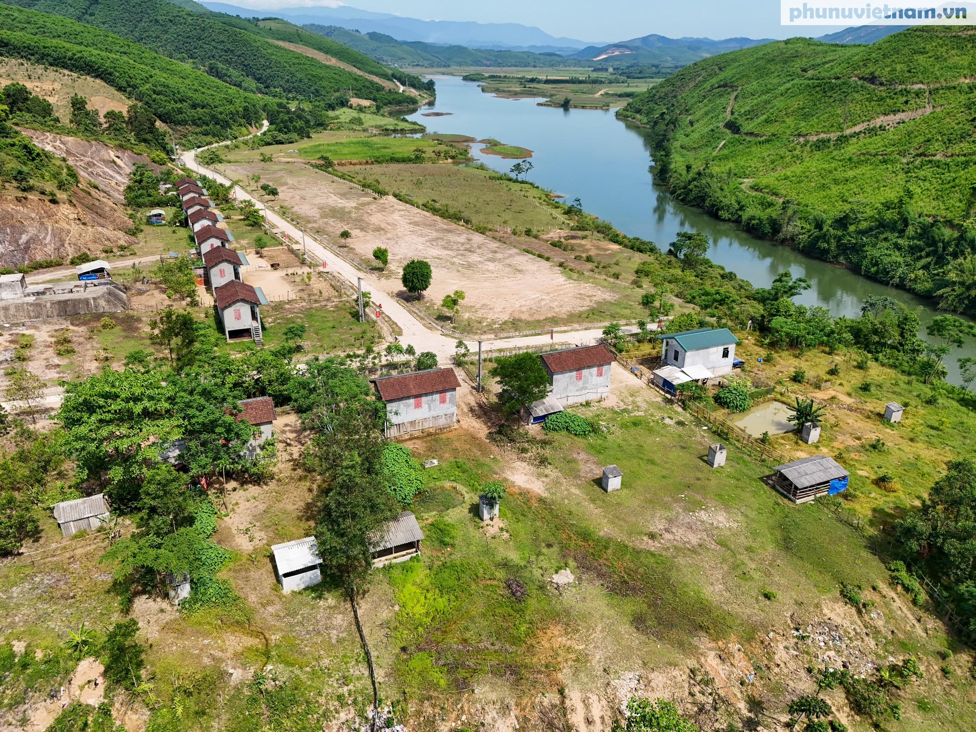 Bản tái định cư của đồng bào người Chứt đẹp như tranh vẽ ven sông Ngàn Sâu- Ảnh 12. Bản tái định cư của đồng bào người Chứt đẹp như tranh vẽ ven sông Ngàn Sâu- Ảnh 12.